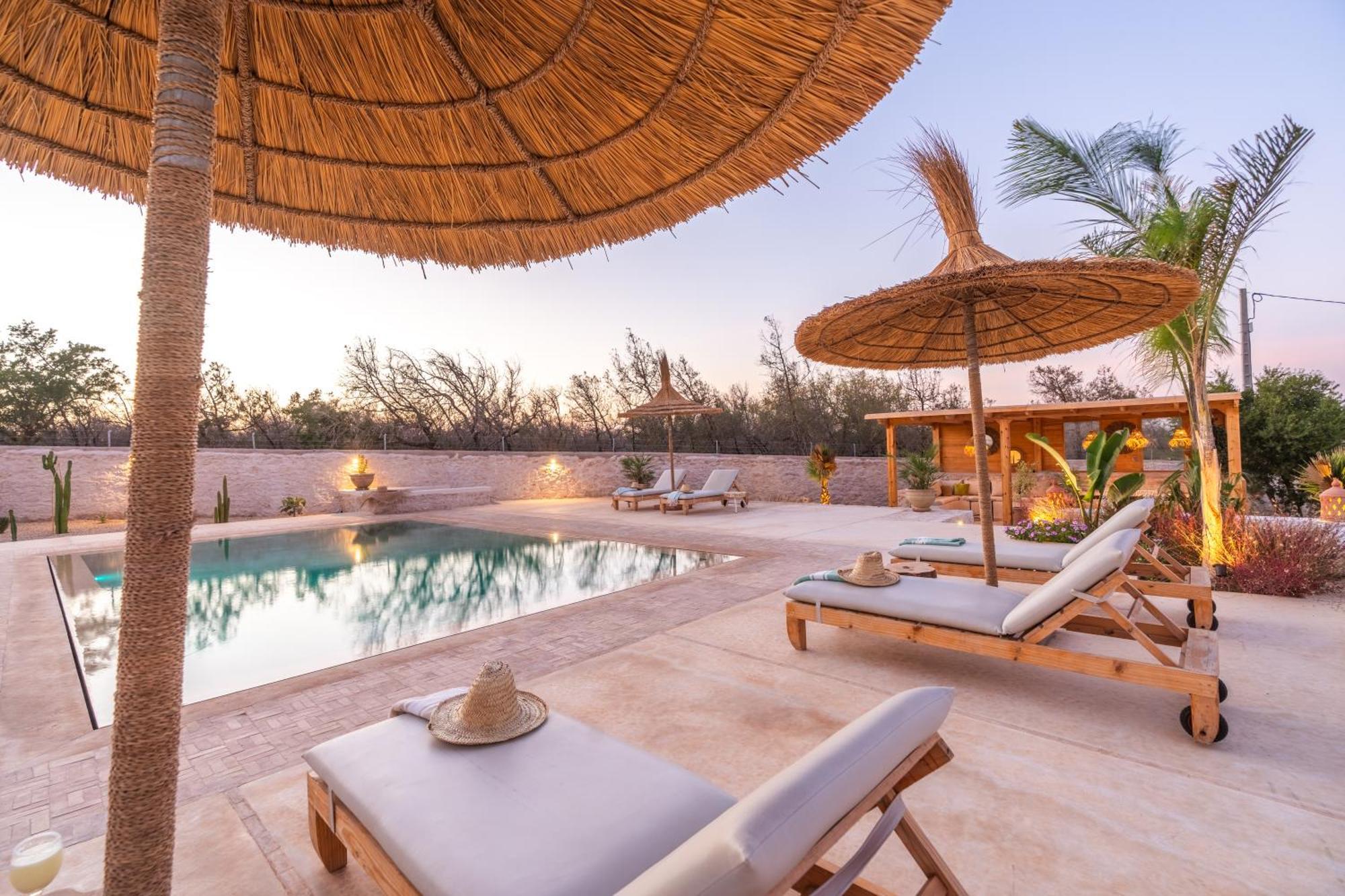 Lirio, Piscine Privee Et Services